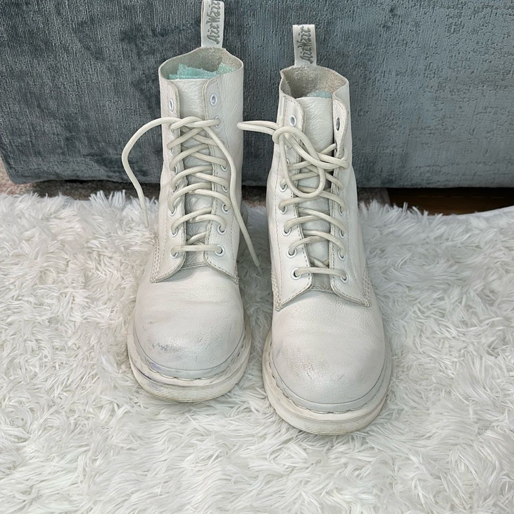 Dr. Martens 1460 Pascal Mono Size 9 in All White